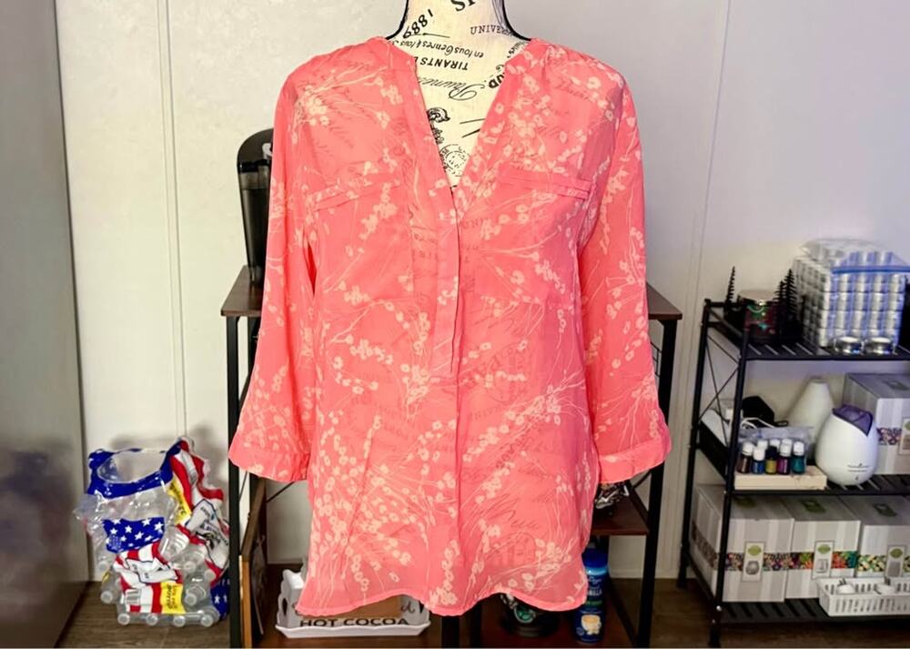 Women’s Apt 9 Pink Floral Blouse Size Small